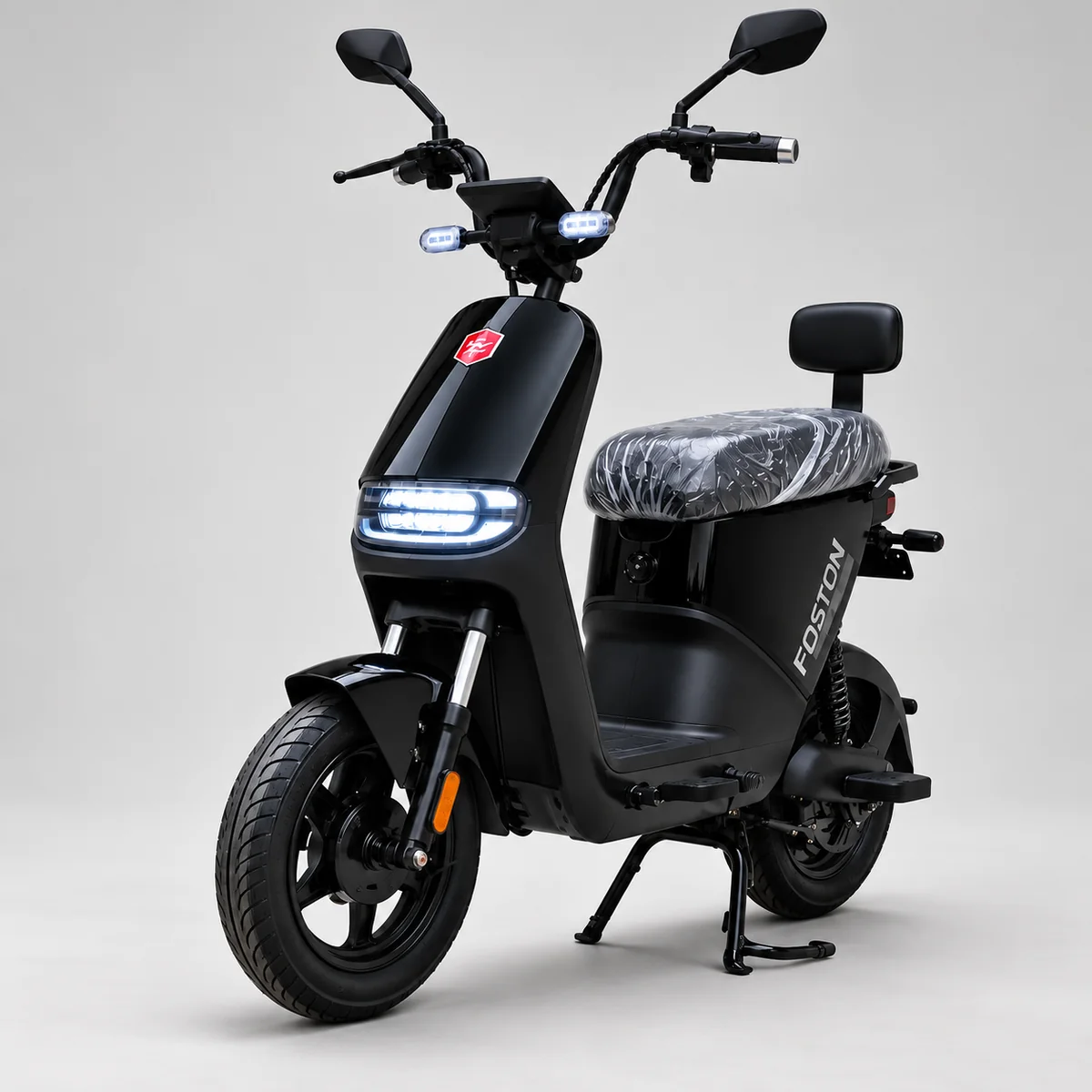 Scooter elétrica Foston X15 Max preta em fundo de estúdio cinza